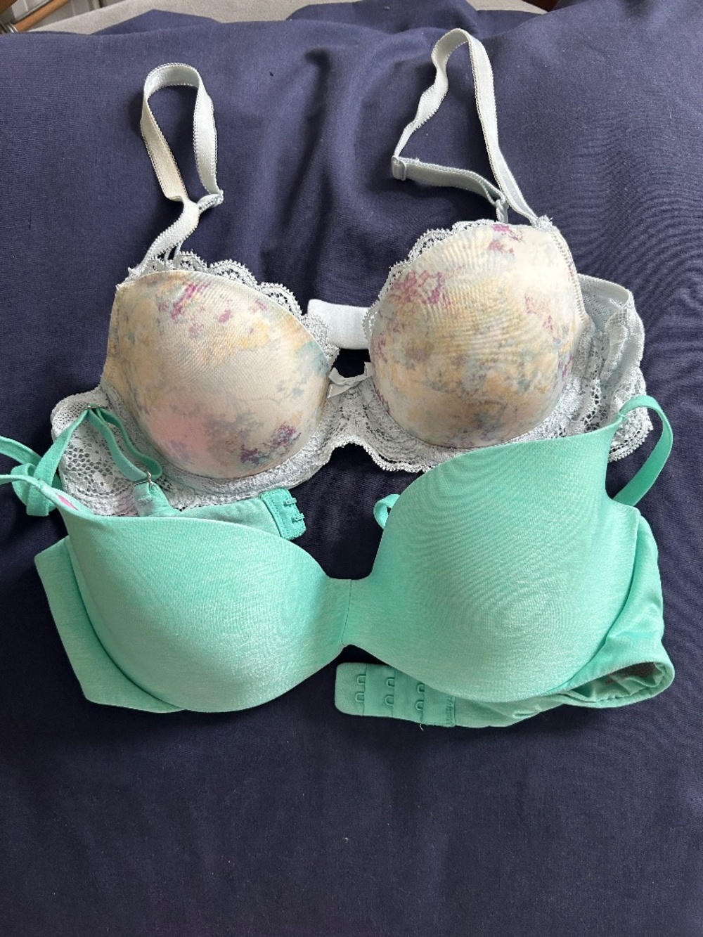 2 Victoria's Secret bras 32B